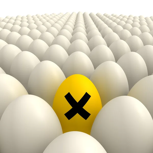 Поле яєць - одне жовте яєчко — стокове фото