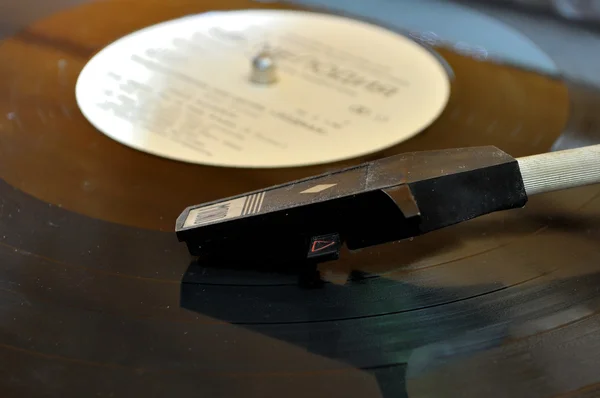 Close view of vinyl and player head grunge photo — Stock Photo, Image