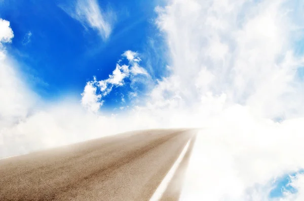 Nebe cesta proměnit v oblacích — Stock fotografie