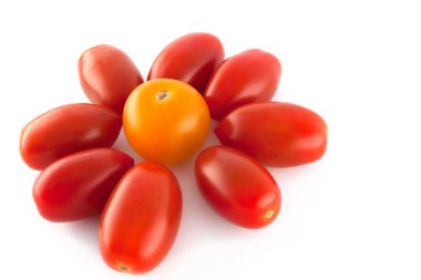 domates kırmızı ve beyaz zemin üzerine sarı