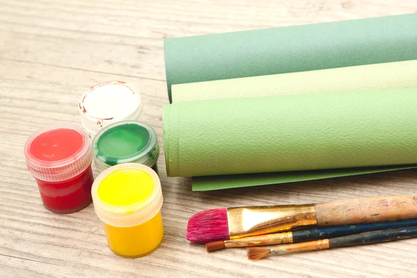 Tools of the artist: paints, brushes and a paper — Stock Photo, Image