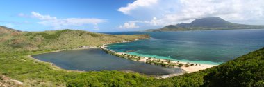 saint kitts Karayip Adası tenha bir sahilde.