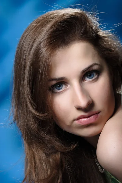 Kék Szeme Egy Fiatal Lány Portréja — Stock Fotó