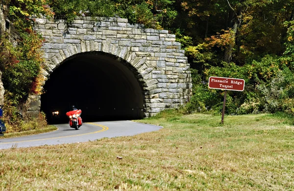 Tunel w górach — Zdjęcie stockowe