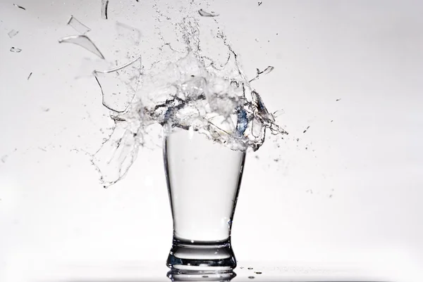 水のガラスを爆発 — ストック写真