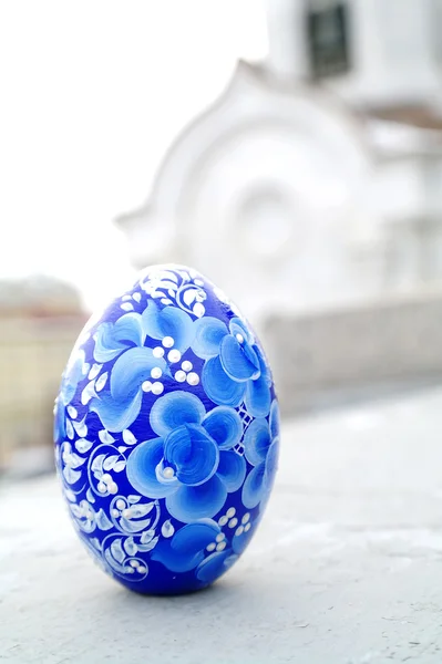Huevo de Pascua contra la iglesia, Moscú, Rusia — Foto de Stock