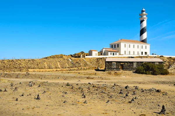 Pohled na favaritx majáku v menorca, Baleárské ostrovy, Španělsko — Stock fotografie