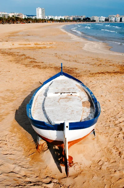 Barco de pesca em Salou, Espanha — Fotografia de Stock