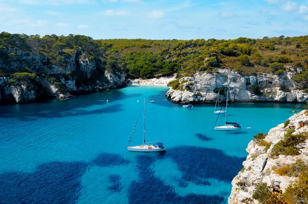 Vista de la playa de Macarelleta en Menorca, Islas Baleares, España —  Fotos de Stock