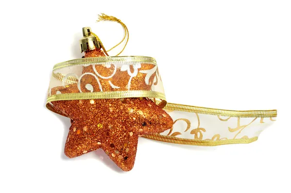 Uma estrela de Natal dourada sobre um fundo branco — Fotografia de Stock