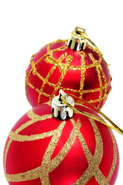 Röda och gyllene julgranskulor med på en vit bakgrund — Stockfoto