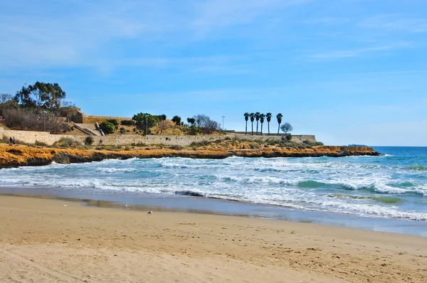 Una vista de la playa del Milagro en Tarragona, España — Foto de Stock