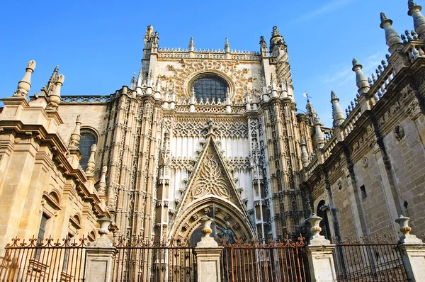 Entrada lateral para a Catedral de Sevilha — Fotografia de Stock
