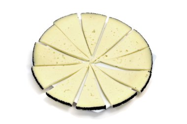 manchego peynir, beyaz bir arka plan üzerinde izole İspanya ' nın tipik bir dilim