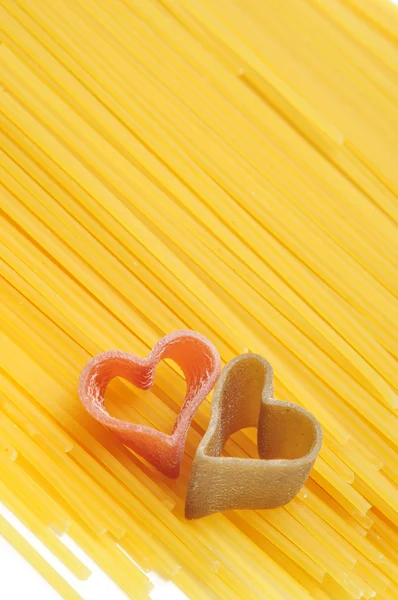 ハート形のパスタ スパゲッティの背景 — ストック写真