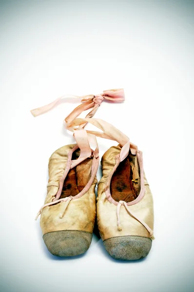 Pair Old Pointe Shoes Isolated Vignetted Background — Stock Photo, Image