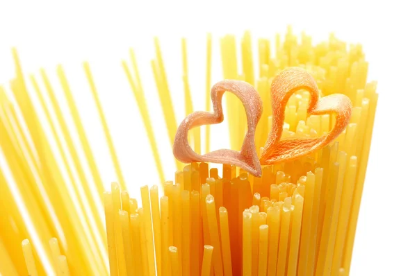 Makaron Spaghetti Białym Tle Kształcie Serca — Zdjęcie stockowe