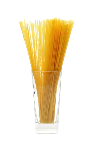 Una Pila Espaguetis Sin Cocer Sobre Vaso Sobre Fondo Blanco —  Fotos de Stock