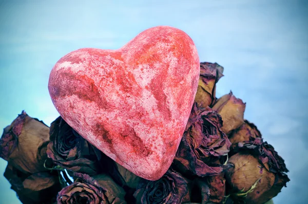 Heart and dried roses bouquet — Stock Photo, Image