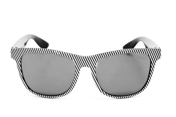 白い背景で隔離されたストライプのサングラス — ストック写真