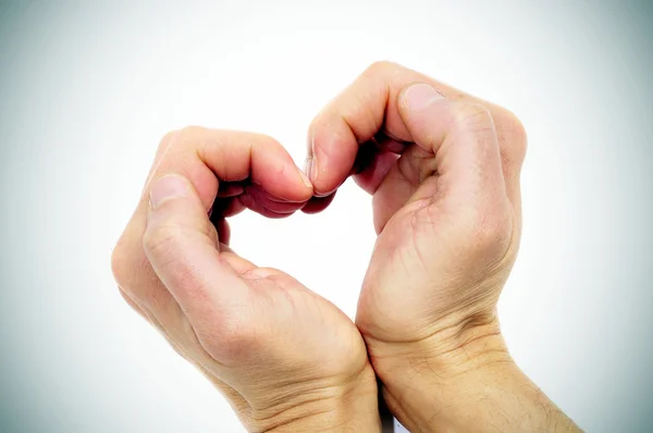 Zwei Hände, die ein Herz bilden — Stockfoto