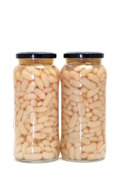 一些豆类孤立在白色背景上的罐子 — 图库照片