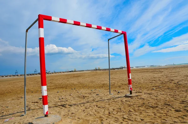 Ένα Γκολ Ποδόσφαιρο Στην Άμμο Της Παραλίας — Φωτογραφία Αρχείου