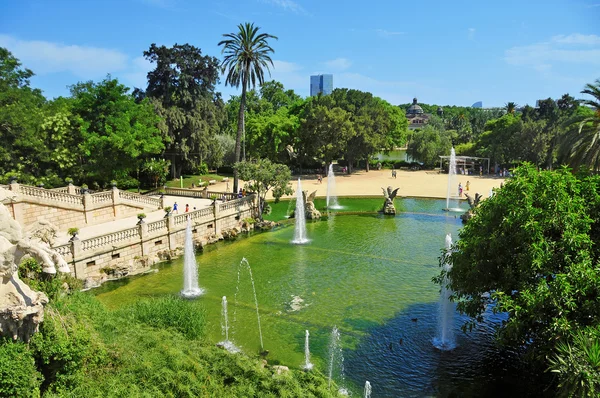 バルセロナ、スペインの parc de la シウタデラの噴水 — ストック写真