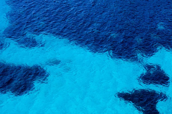 Крупный план тропического голубого пляжа — стоковое фото