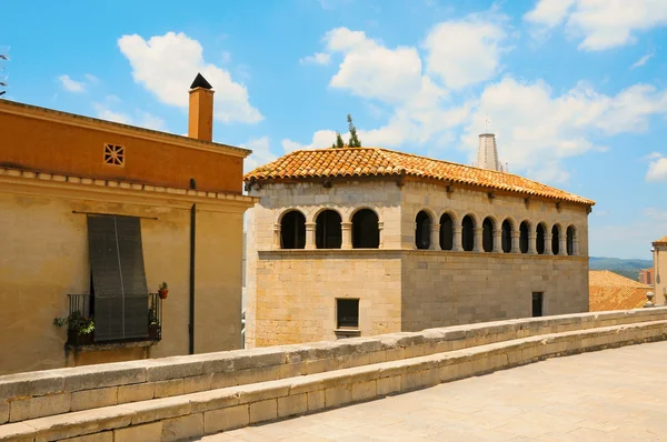 To gotycki budynek na starym mieście, Girona, Hiszpania — Zdjęcie stockowe