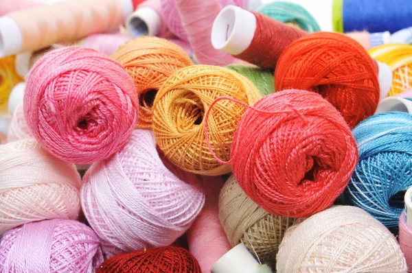 かぎ針編みの糸およびミシン糸 — ストック写真