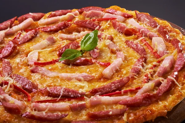 Pizza Salami — Stockfoto