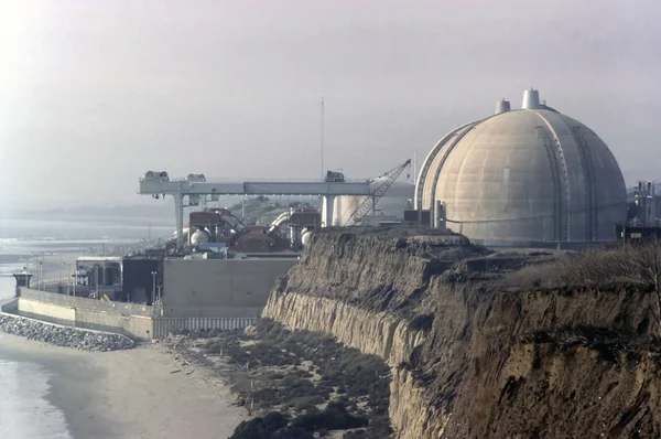 Атомна електростанція в Сан Onofre, Каліфорнія — стокове фото