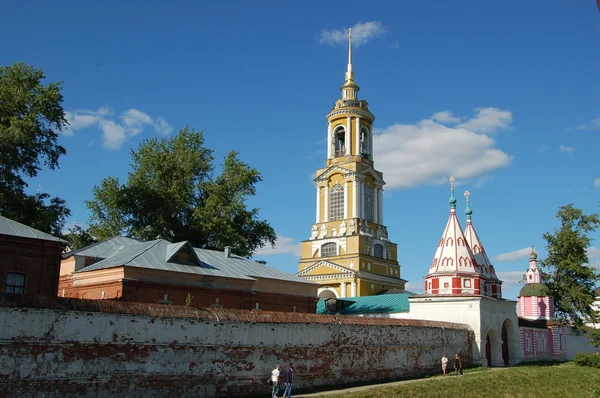 Вид на дзвіниця в місті Suzdal — стокове фото