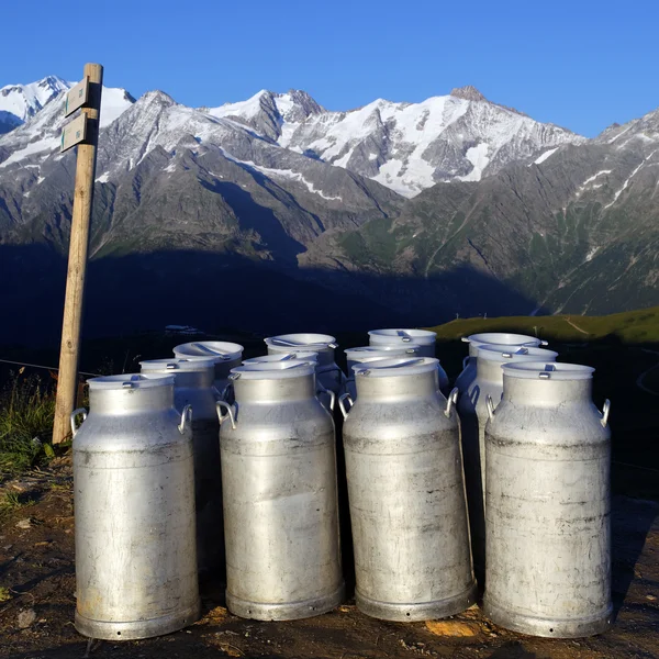 우유와 산 — 스톡 사진