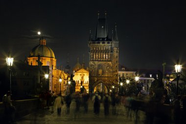 gece köprüde