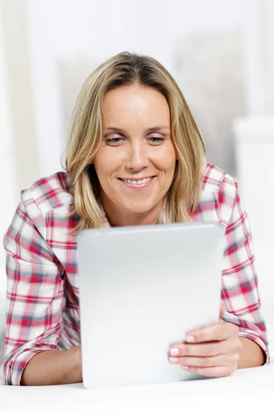 Tablet woman — Stock Photo, Image