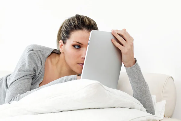 Woman on sofa with tablet — Stock Photo, Image