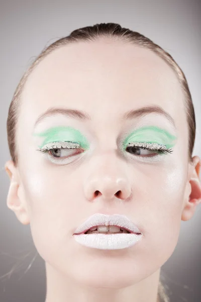 Beautifull woman portrait whith green make-up — Stock Photo, Image