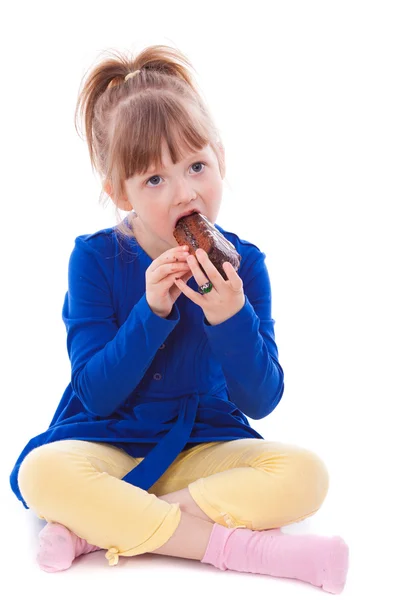 Hungry little girl eating cake — Stock Photo, Image