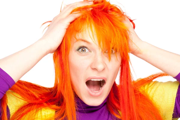 Wstrząśnięty czerwone włosy kobieta krzyczy — Zdjęcie stockowe