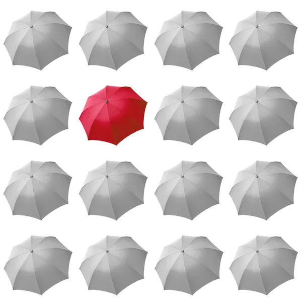 Красный зонт среди белого — стоковое фото