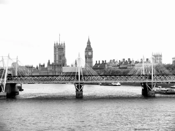 川テムズ ロンドン イギリス Hdr 高ダイナミック レンジ 黒と白のパノラマ ビュー — ストック写真
