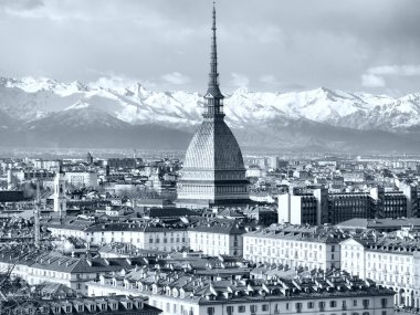 tepeden görülen Turin (Torino) ufuk çizgisi, panorama şehir - yüksek dinamik aralık hdr - siyah ve beyaz
