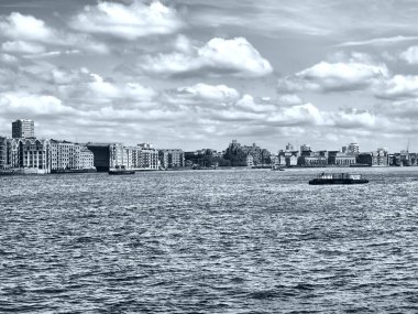 Dock river thames, İngiltere - yüksek dinamik aralık hdr - siyah ve beyaz olarak london Docklands