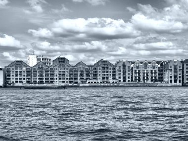 Dock river thames, İngiltere - yüksek dinamik aralık hdr - siyah ve beyaz olarak london Docklands