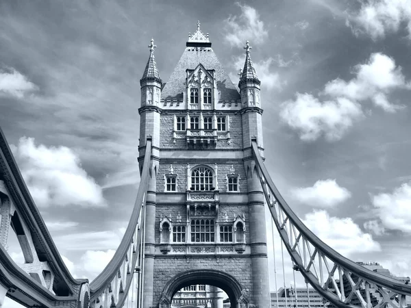 タワー ブリッジ テムズ川 ロンドン イギリス Hdr 高ダイナミック レンジ 黒と白の — ストック写真