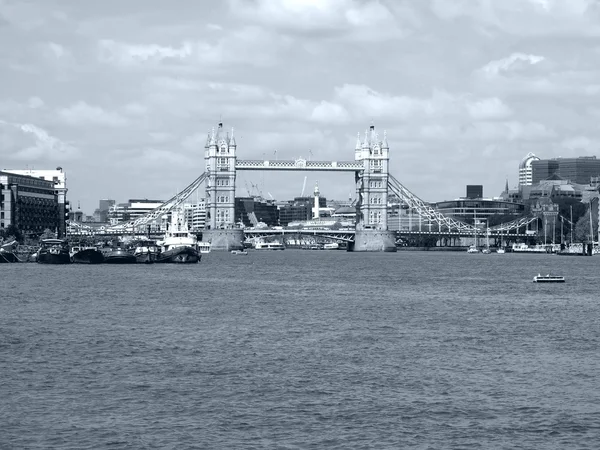 タワー ブリッジ テムズ川 ロンドン イギリス Hdr 高ダイナミック レンジ 黒と白の — ストック写真