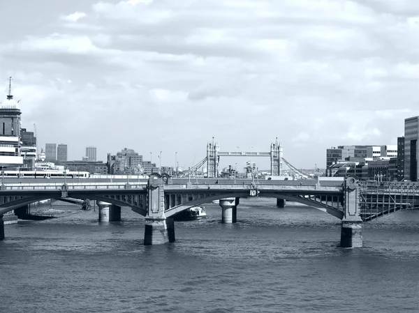 河泰晤士河 高动态范围 Hdr 黑色和白色的全景视图 — 图库照片