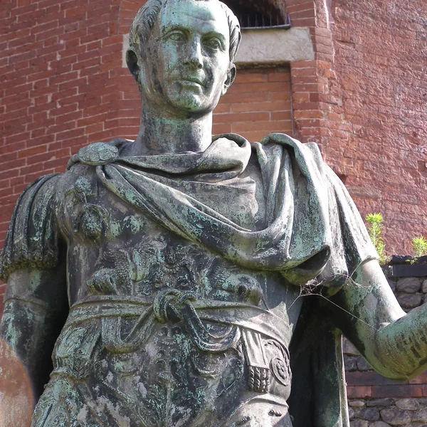 stock image Roman statue of Iulius Caesar in front of roman walls